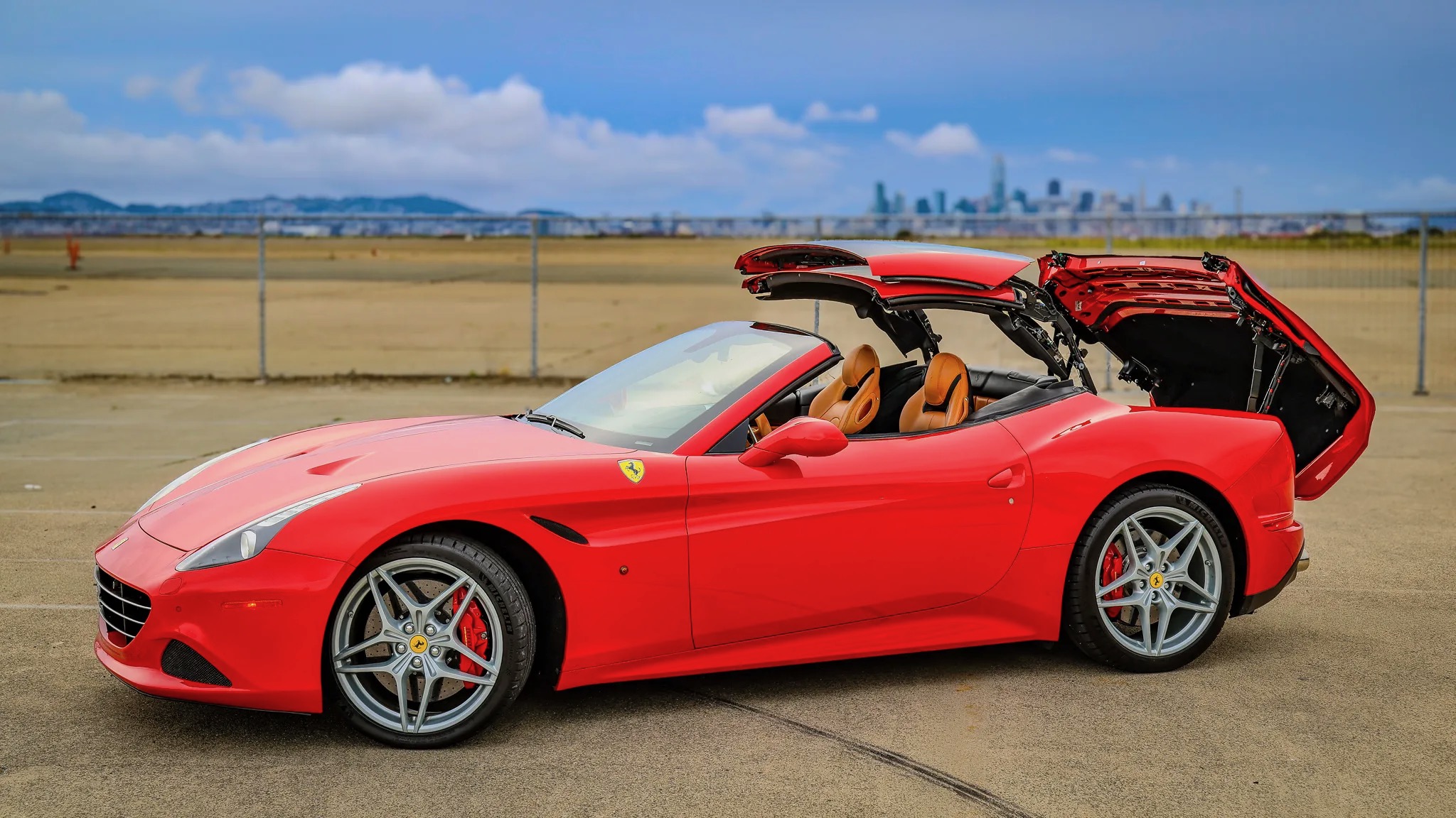 2016 Ferrari California — view 2