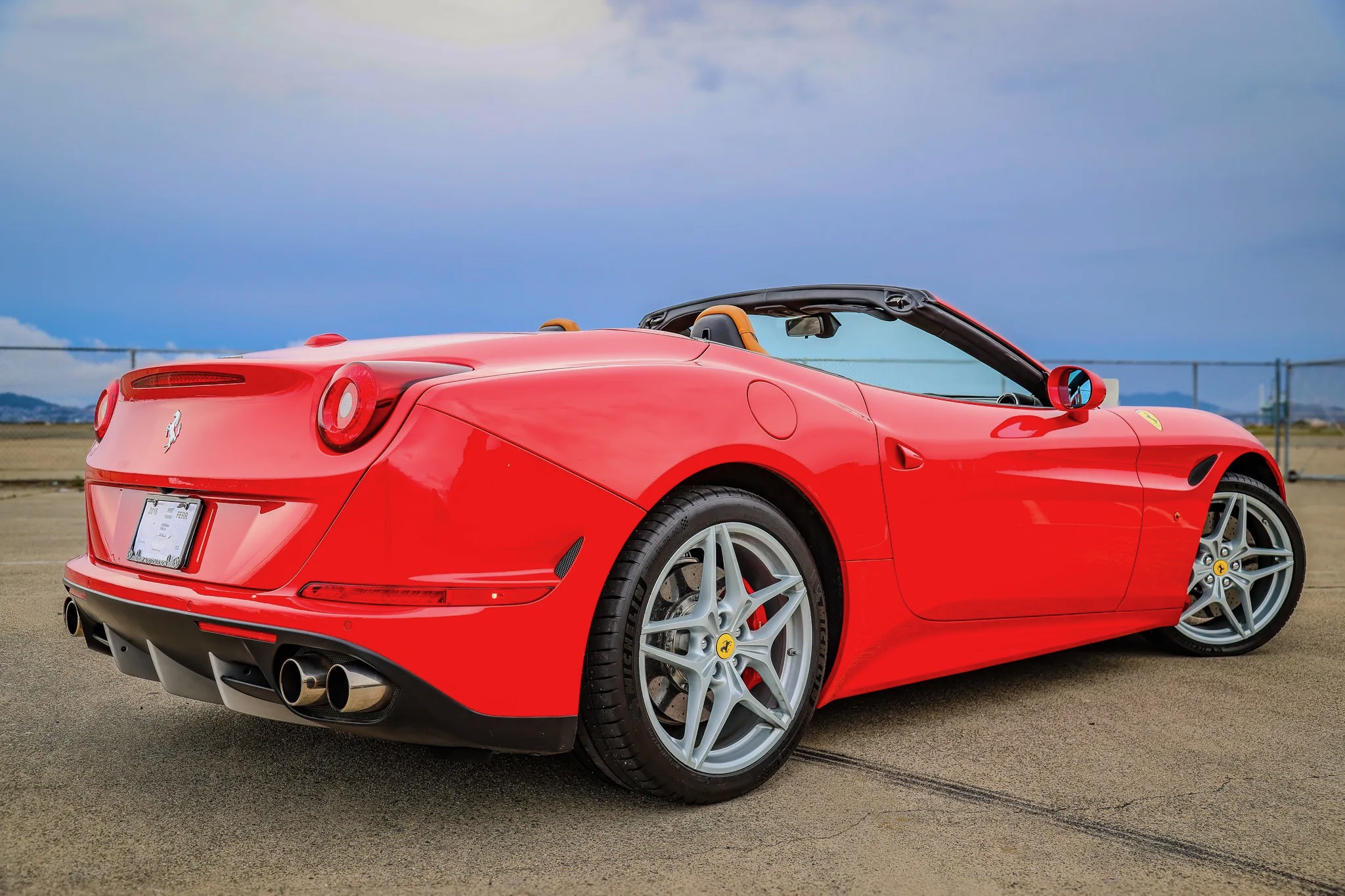 2016 Ferrari California — view 3