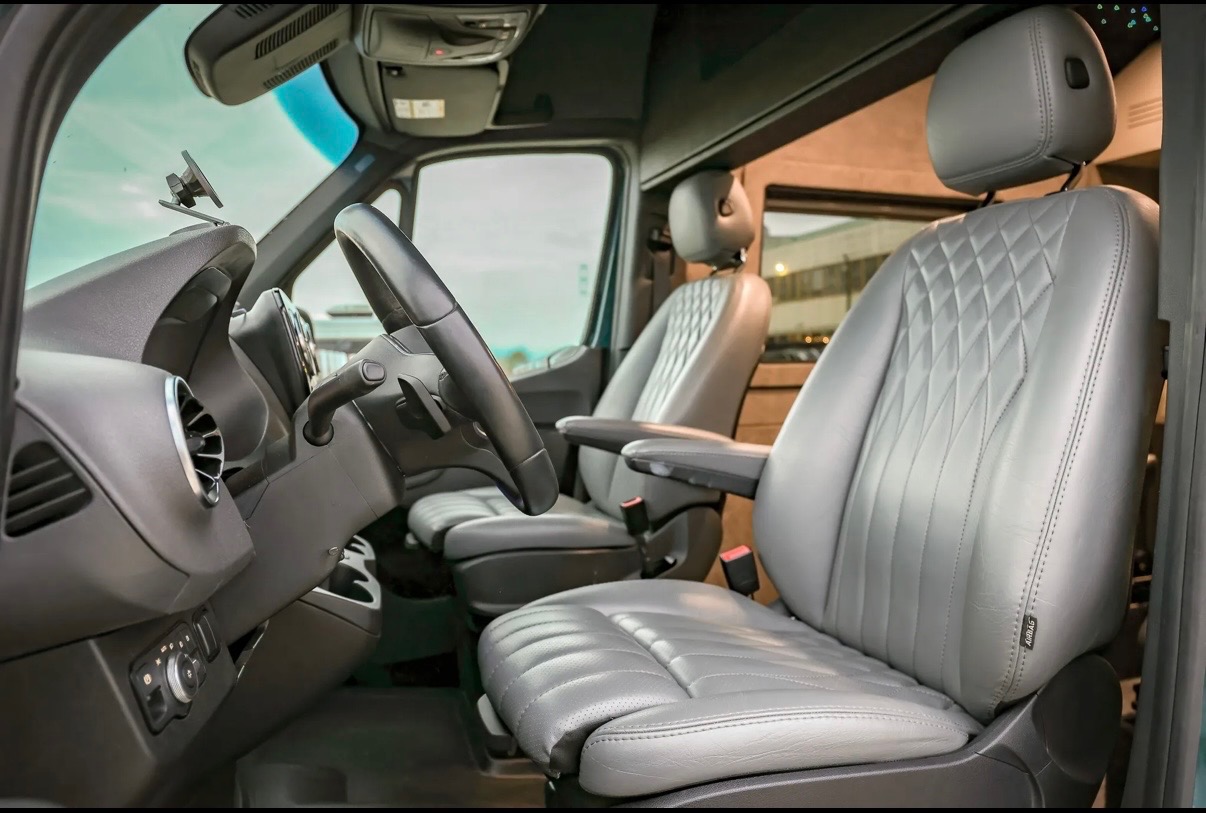 2023 Mercedes Sprinter — view 2