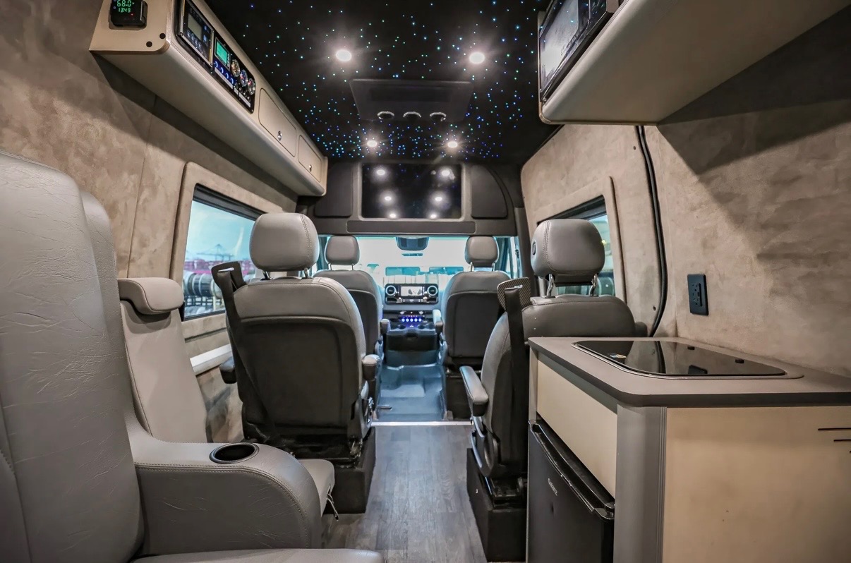 2023 Mercedes Sprinter — view 3