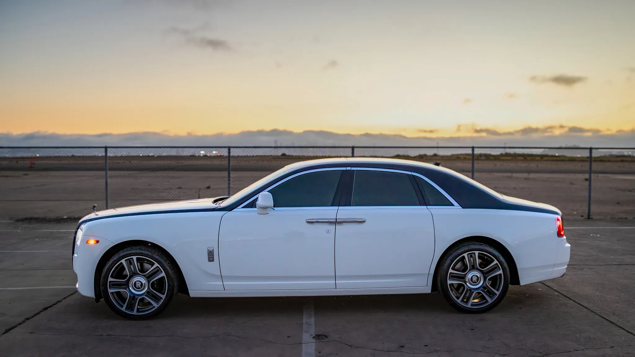 2017 Rolls-Royce Ghost — view 2