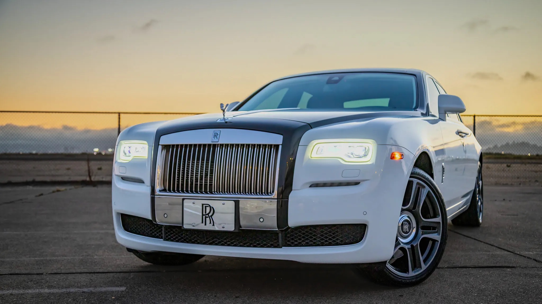 2017 Rolls-Royce Ghost — view 4