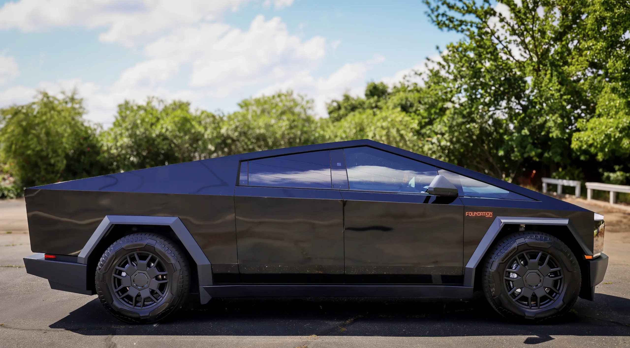2024 Tesla Cybertruck — view 2